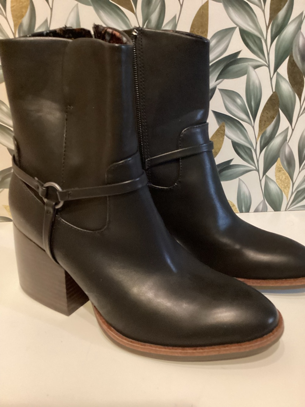 Korks Selena  Black Leather Ankle Booties with Block Heel